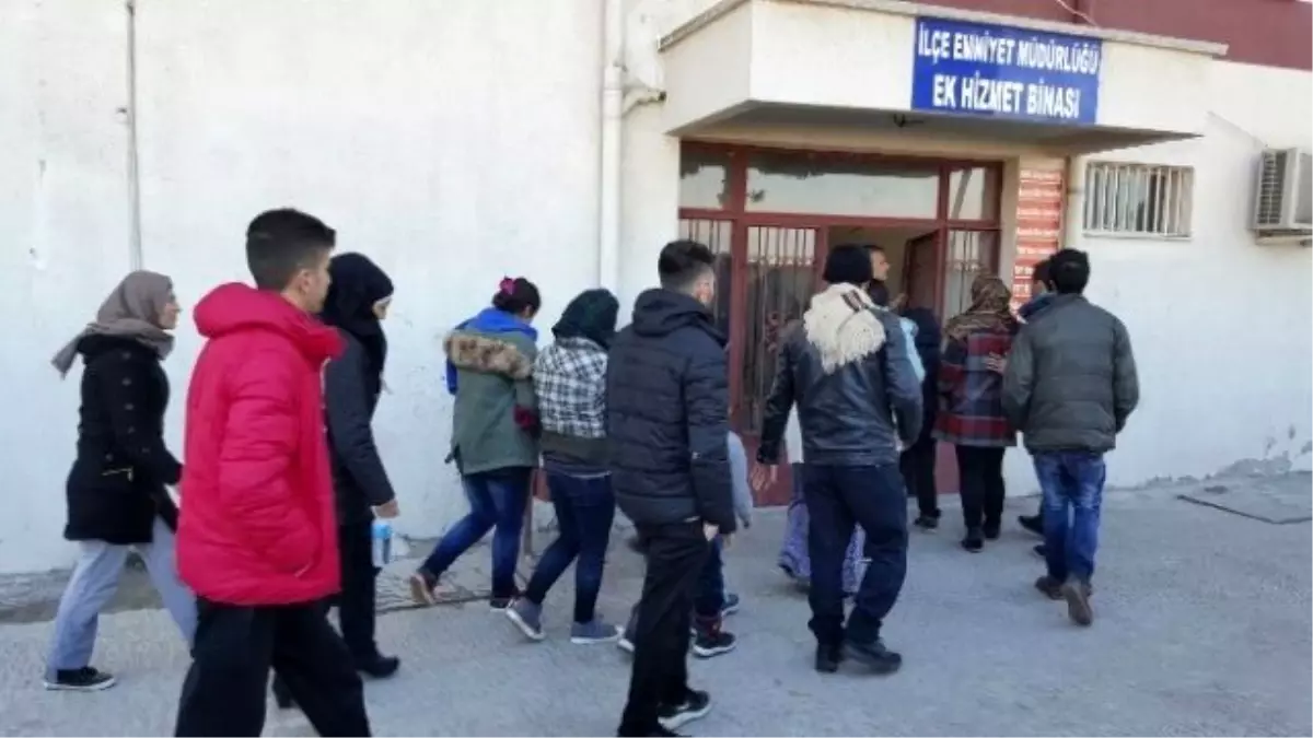 Ayvalık\'ta 24 Göçmen ve 9 Organizatör Yakalandı