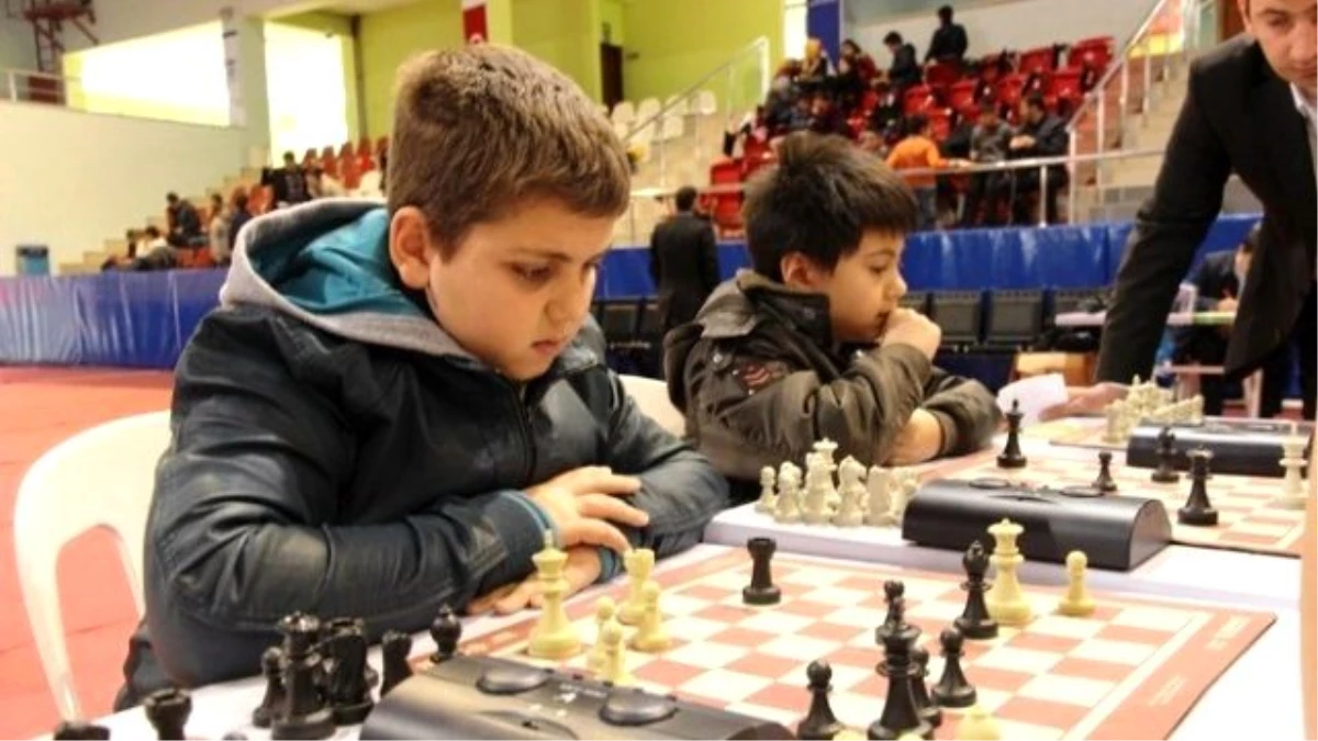 Bilgievleri\'nde Satranç Ligi Heyecanı Yaşanıyor