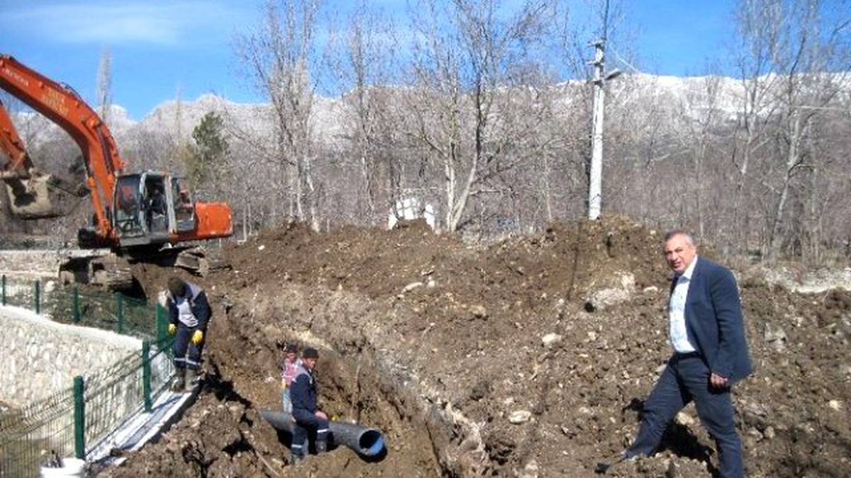 Burdur Ağlasun\'da Kanalizasyon Çalışması