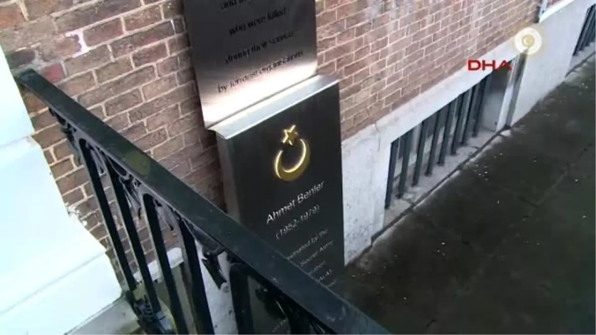 Davutoğlu, Asala?nın Şehit Ettiği Ahmet Benler Anıtını Ziyaret Etti