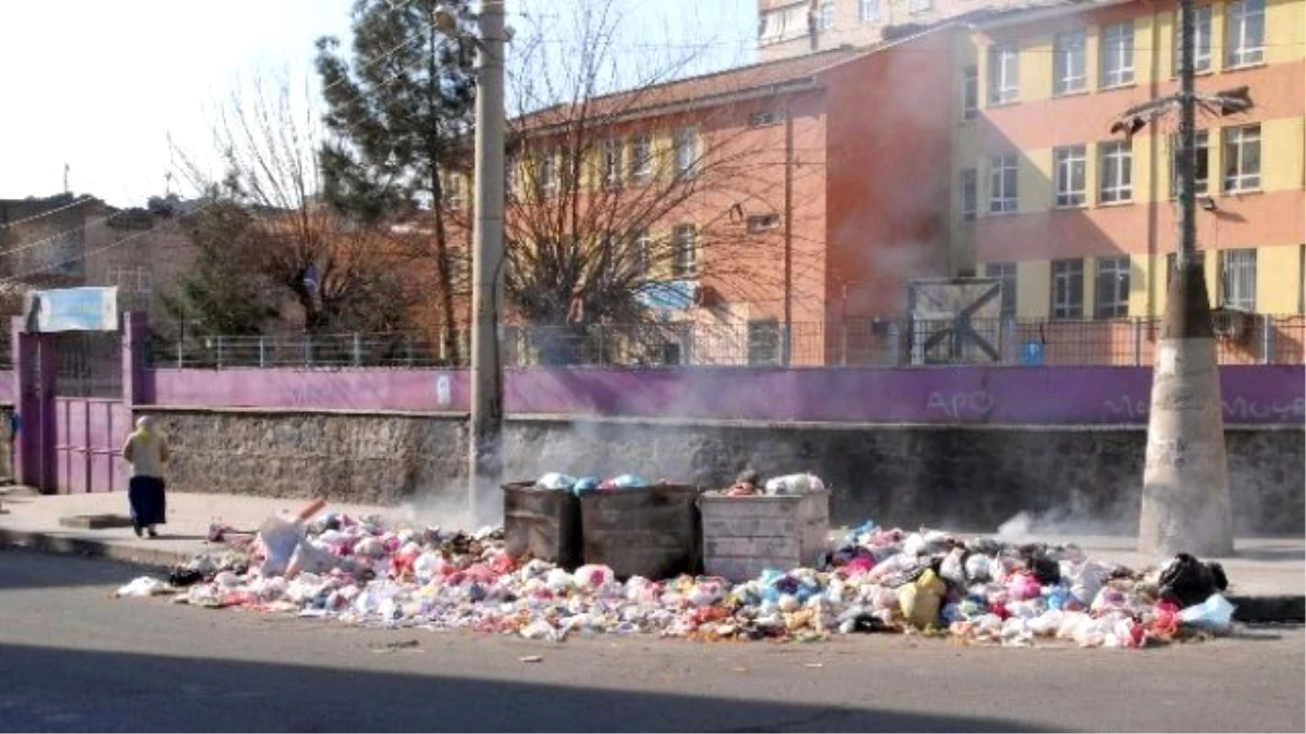 HDP ve DBP\'nin Hayatı Durdurduğu Diyarbakır \'Çöp\' Kent Oldu