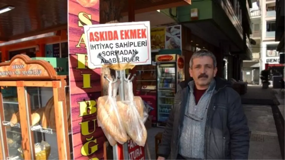 Duyarlı Esnaf Ekmeğini Bölüşüyor