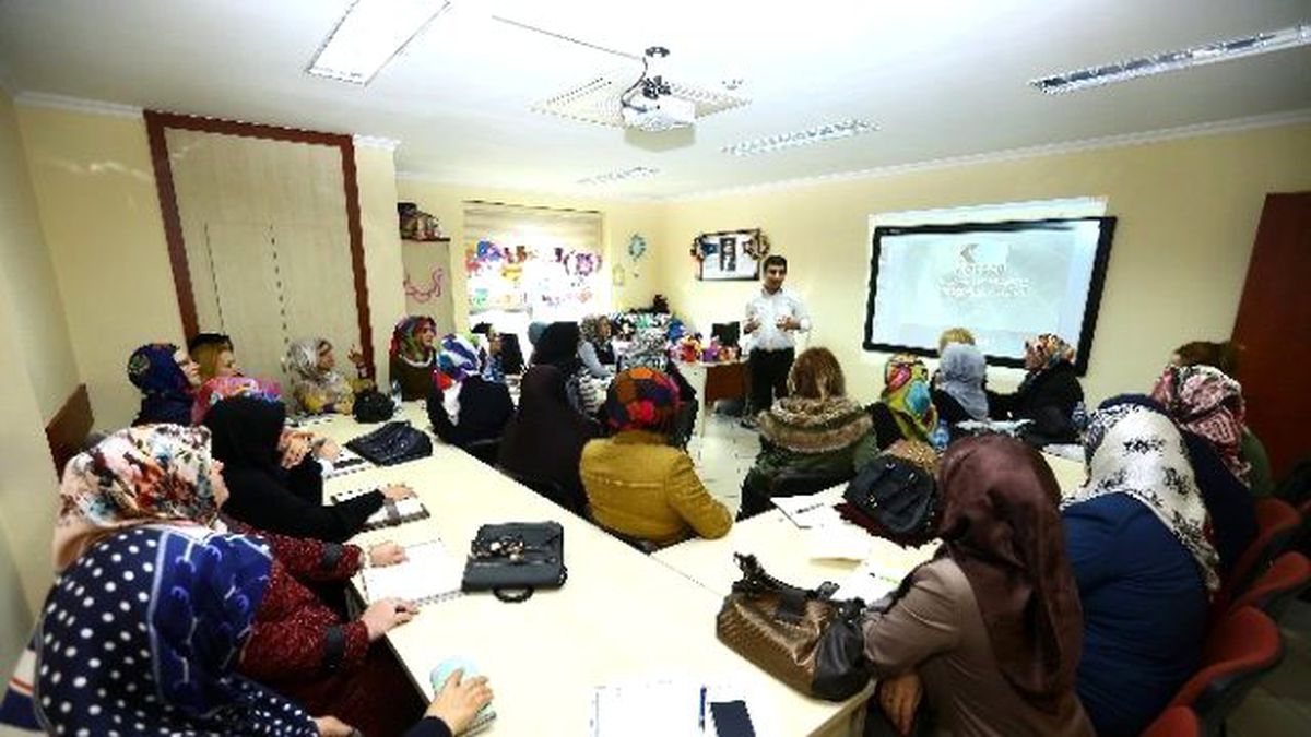 Geleceğin İş Kadınları İçin Girişimcilik Kursu Açıldı