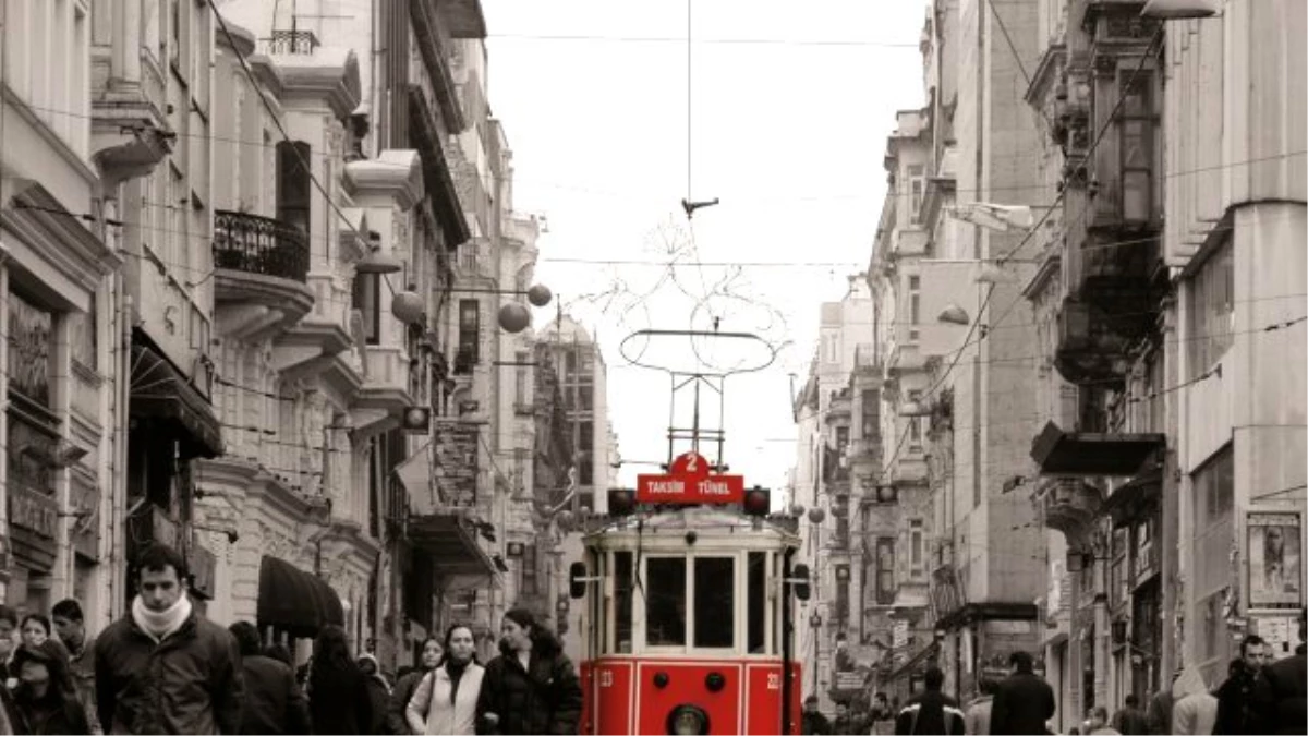 İstanbul Tramvayları 102\'inci yaşını kutluyor