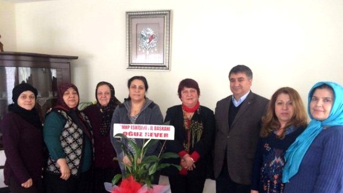 MHP\'li Kadınlar Eskişehir\'de Hasta Ziyaretlerine Devam Ediyor