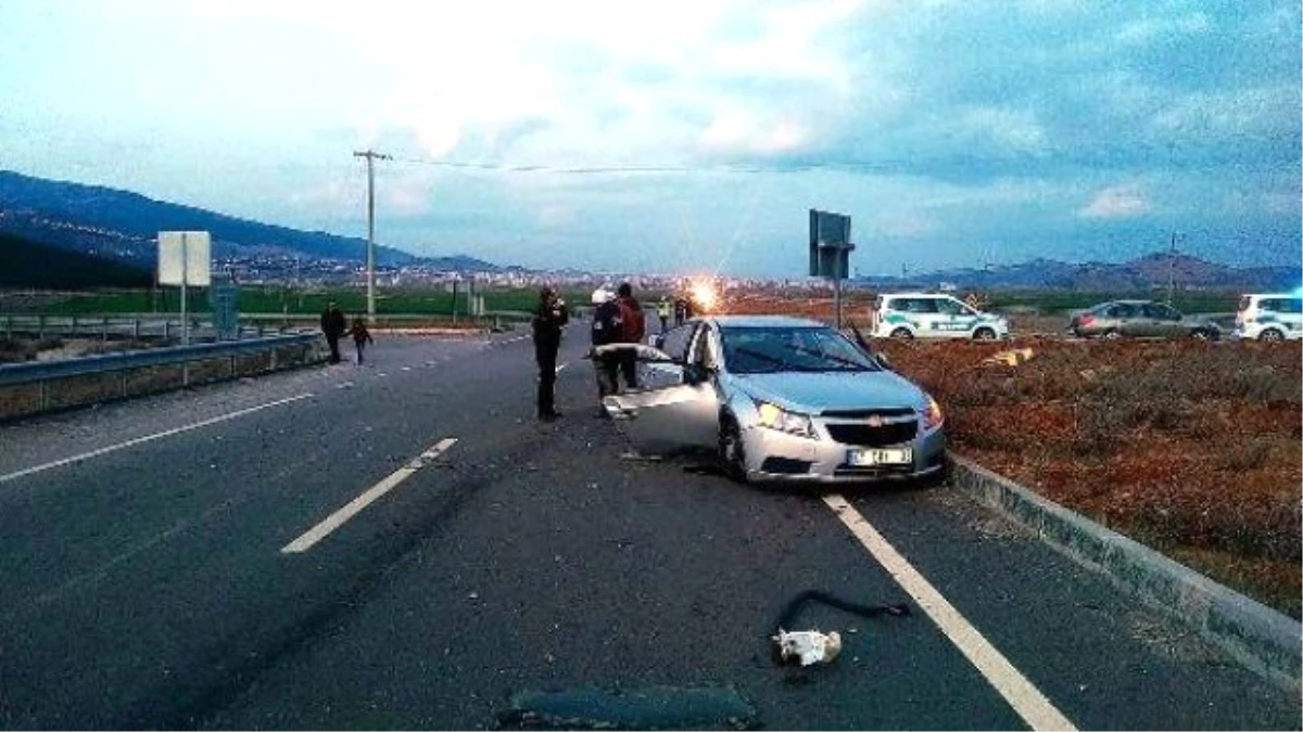 Nurdağı\'nda Minibüs ile Otomobil Çarpıştı: 15 Yaralı