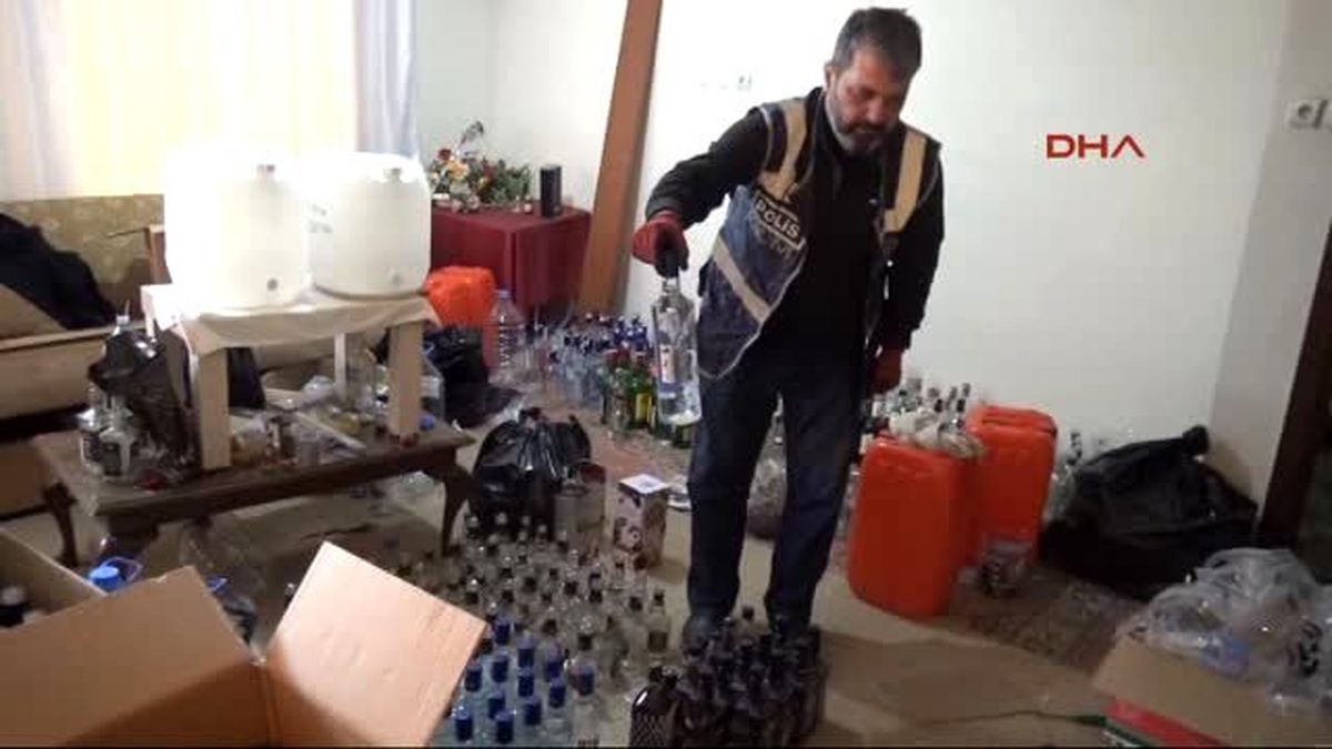 Adana İçki İmalathanesine Dönüştürülen Evde Sahte Viski Ele Geçirildi