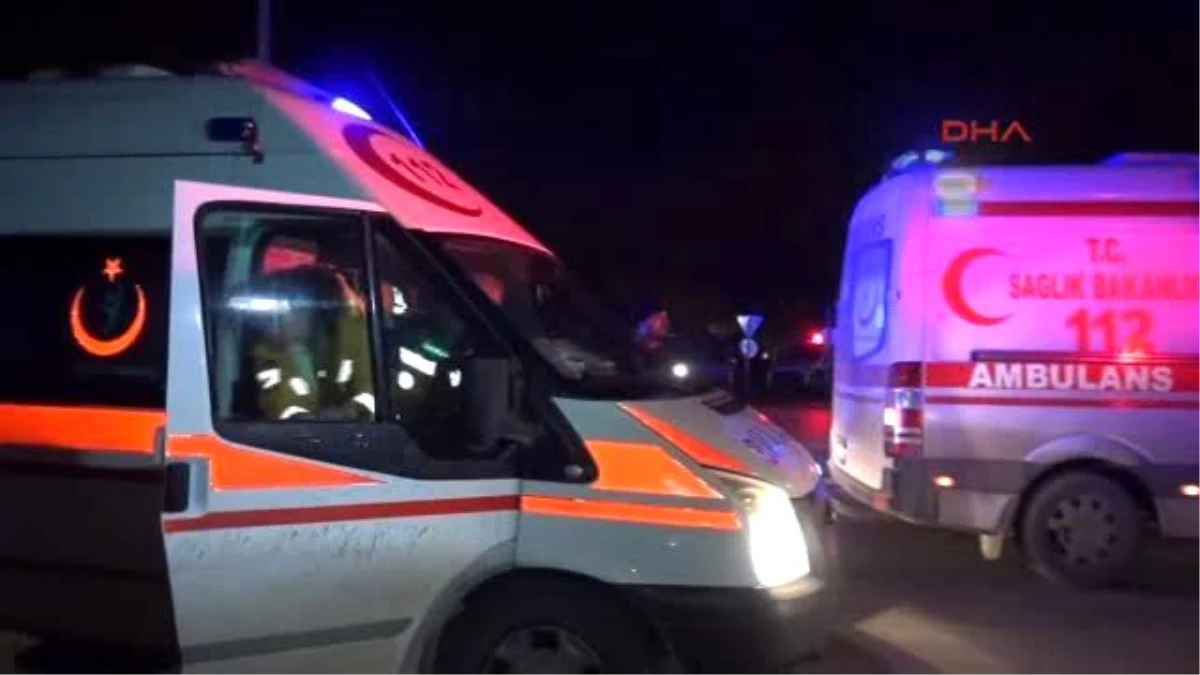Adana - Otomobil ile Zırhlı Polis Aracı Çarpıştı: 3\'ü Polis 6 Yaralı