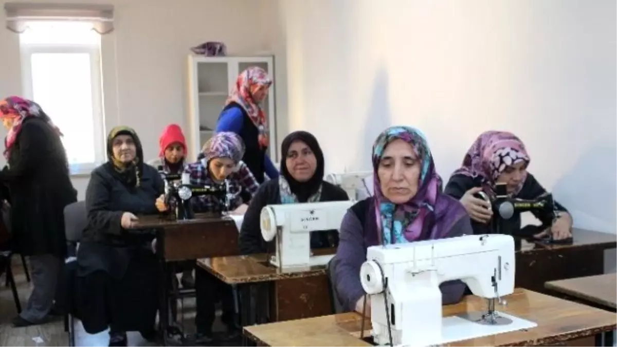 Akdağmadeni İlçesinde Halk Eğitim Kursları Yoğun İlgi Görüyor