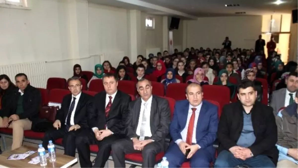 Akdağmadeni İlçesinde Öğrencilere "Kariyer ve Eğitim Planlama Semineri" Verildi