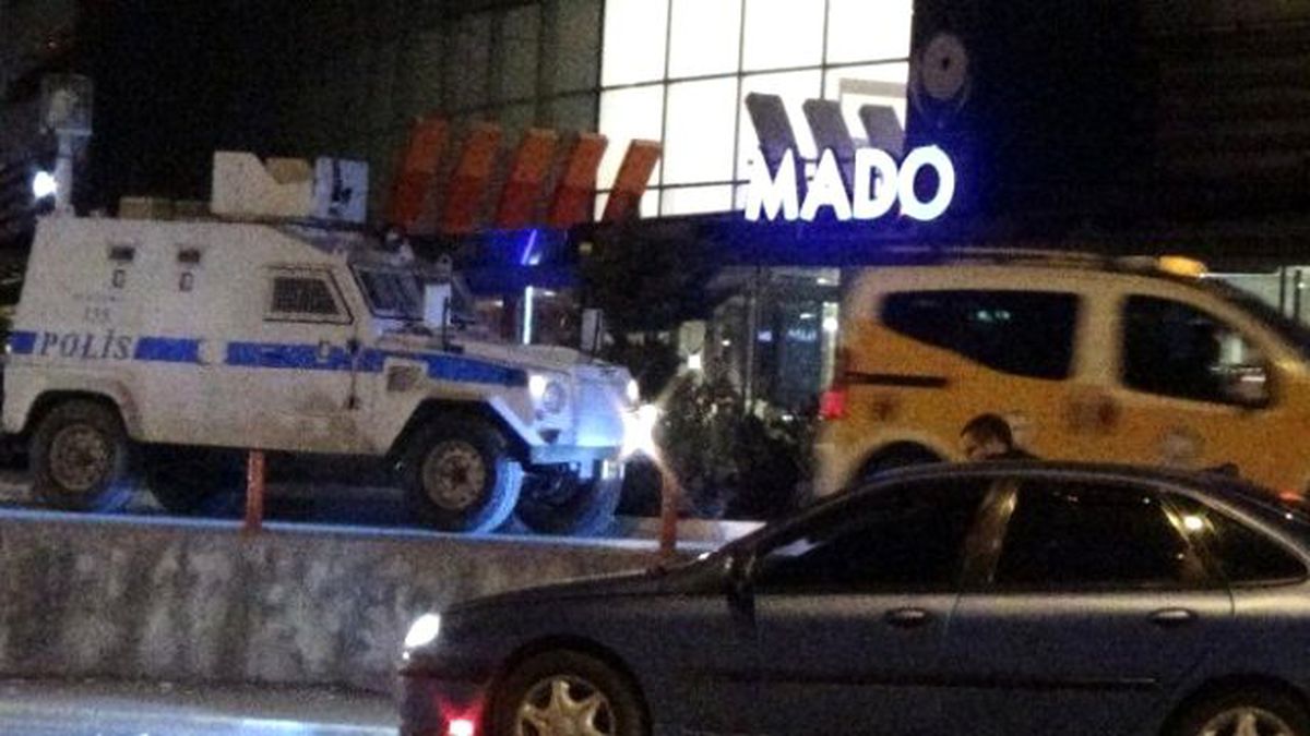 Diyarbakır'da AVM'ler Zırhle Akrepler ve TOMA'larla Korunmaya Başlandı