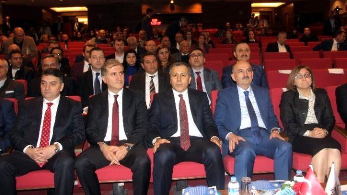 Bakan Müezzinoğlu: "20 Bin Uzman Hekim, 10 Bin Pratisyen Açığımız Var"
