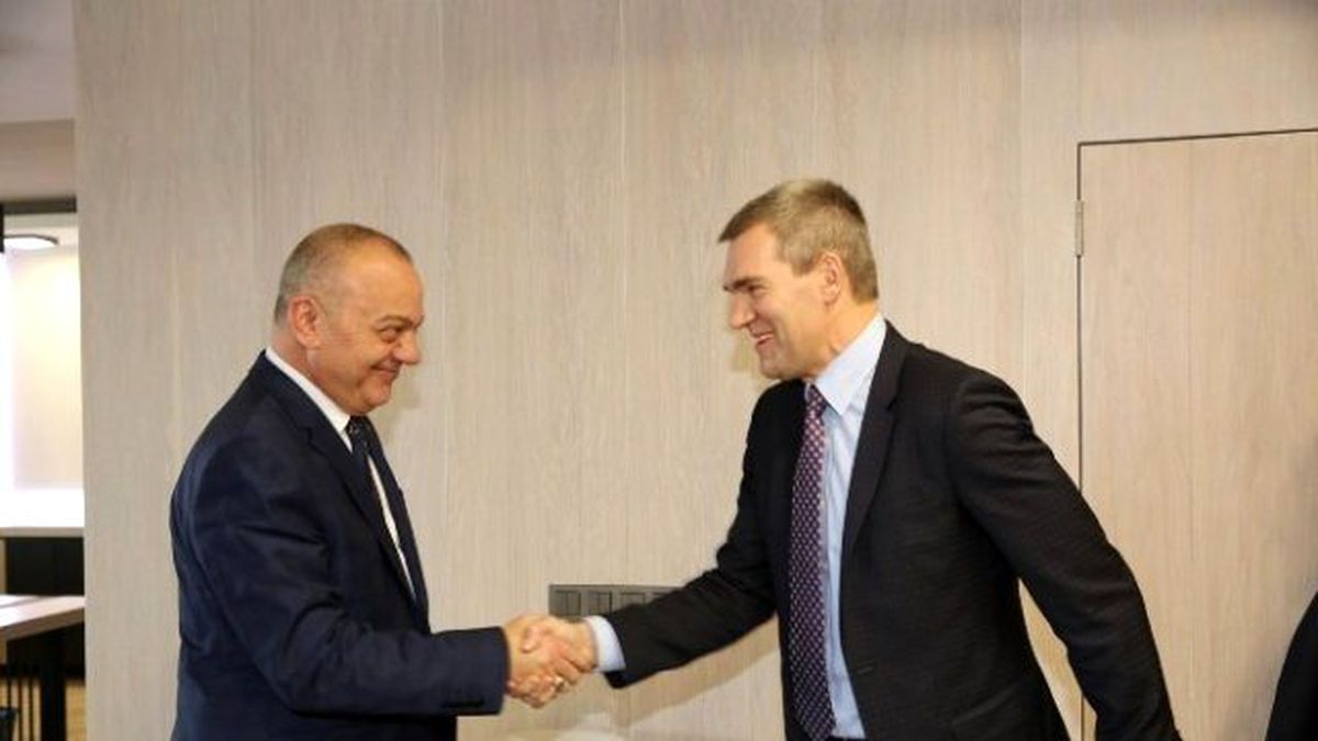 Başkan Ergün\'e Troleybüs Sunumu