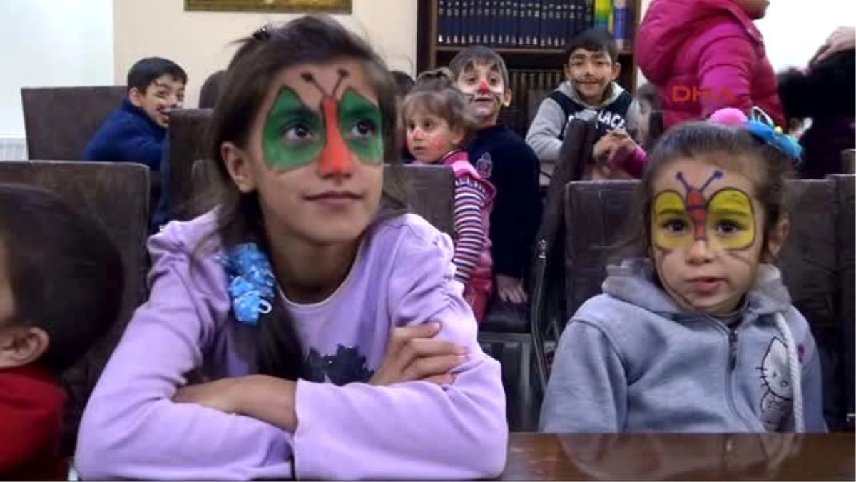 Diyarbakır Sur\'dan Ayrılan Kadın ve Çocuklara Sağlık Taraması