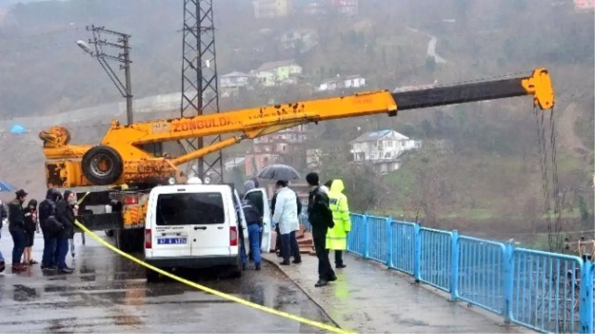 Elektrik Akımına Kapılan Vinç Operatörü Kalp Masajı ile Hayata Döndü