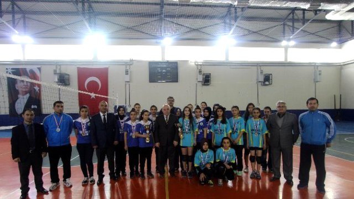Genç Kızlarda Voleybolun Şampiyonu Anadolu Kız Meslek Lisesi Oldu