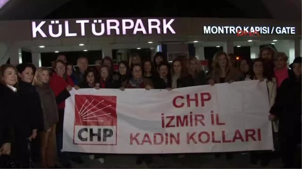 İzmir - CHP\'li Kadınlardan \'Özgecan\' Eylemi