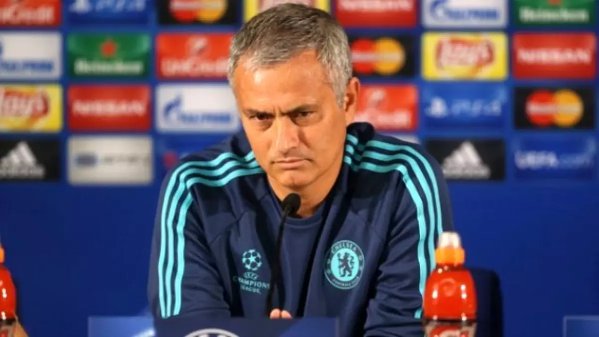 Jose Mourinho, Manchester United'ın Başına Geçti