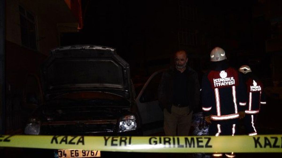 Kağıthane\'de Park Halinde Bulunan Beş Otomobil Kundaklandı