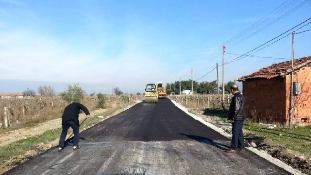 Mahalleler Asfalt Yolla Bağlanıyor