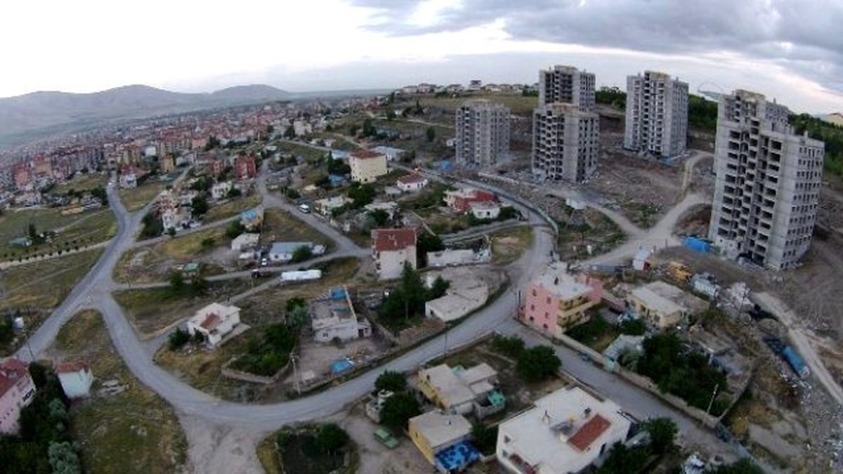 Niğde\'de Kentsel Dönüşüm Alanında 302 Yapının Yıkımı Gerçekleştirildi