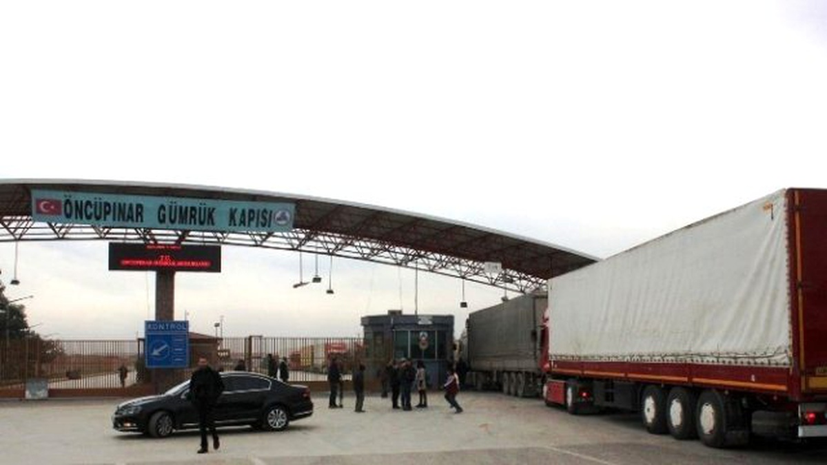 Öncüpınar Gümrük Kapısı Ticari Tır\'lara Açıldı
