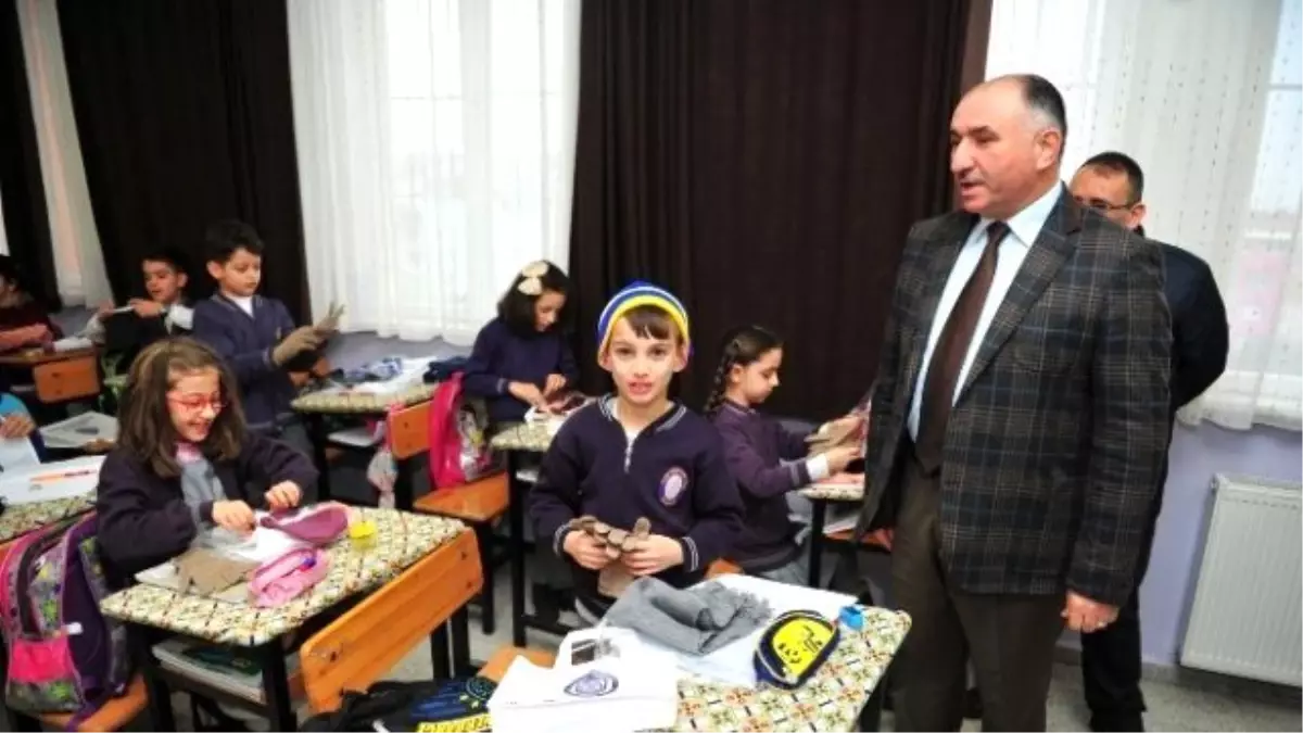 Orhangazi Belediyesi\'nden Öğrencilere Atkı ve Bere