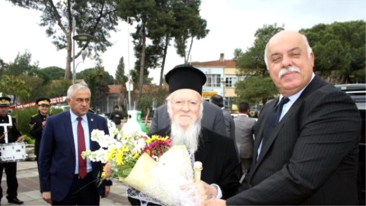 Patrik Bartholomeos, Tire\'de Zeytin Dikip, Barış Mesajı Verdi