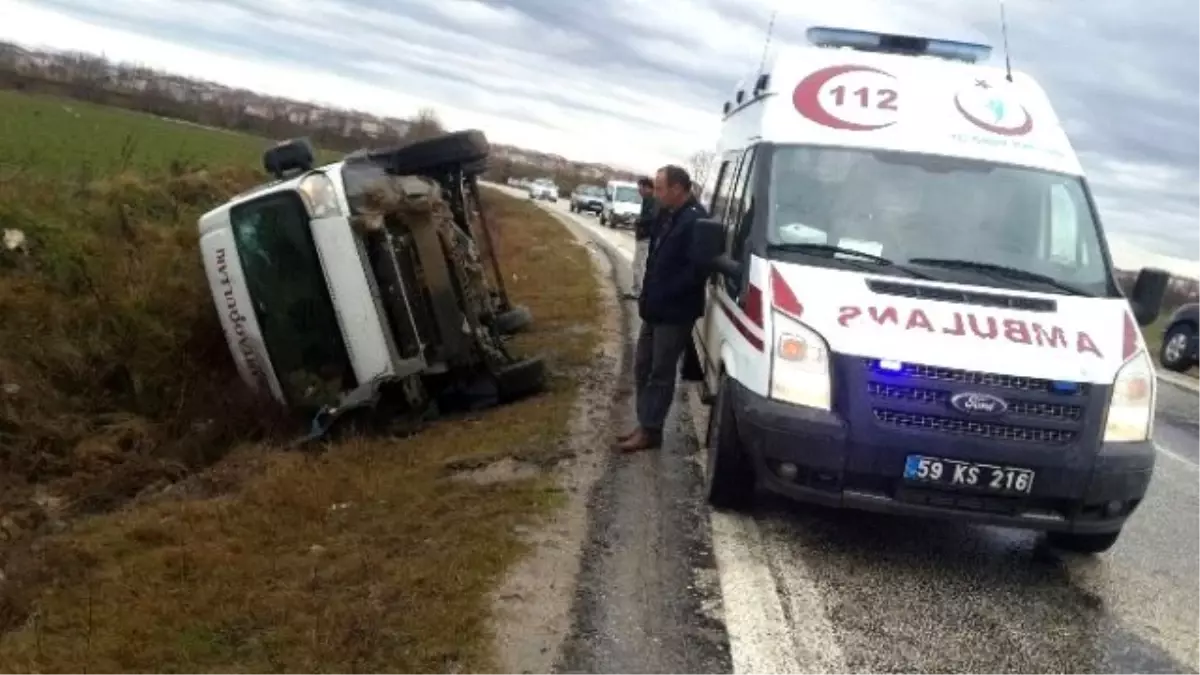 Saray\'da Minibüs Devrildi: 1 Yaralı