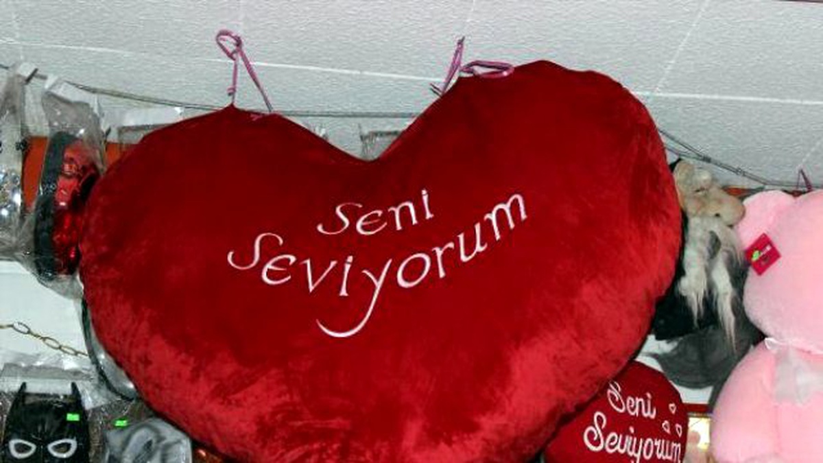 Sevgiliye Özel Büyük Kalpli Yastıklar
