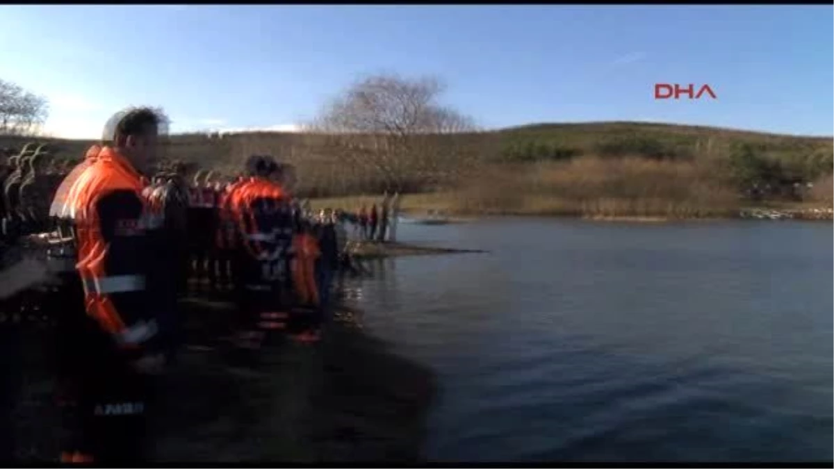 Terkos Gölün\'de Balıkçı Teknesi Alabora Oldu: 1 Ölü, 1 Yaralı, 2 Kayıp