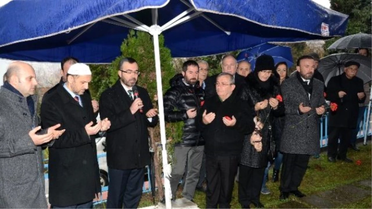 Türkiye\'nin İlk Kadın Belediye Başkanı Mezarı Başında Anıldı