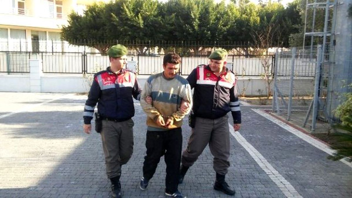 Yol Kontrolünde Hırsız, Sahil Caddesi\'nde Esrar Yakalandı