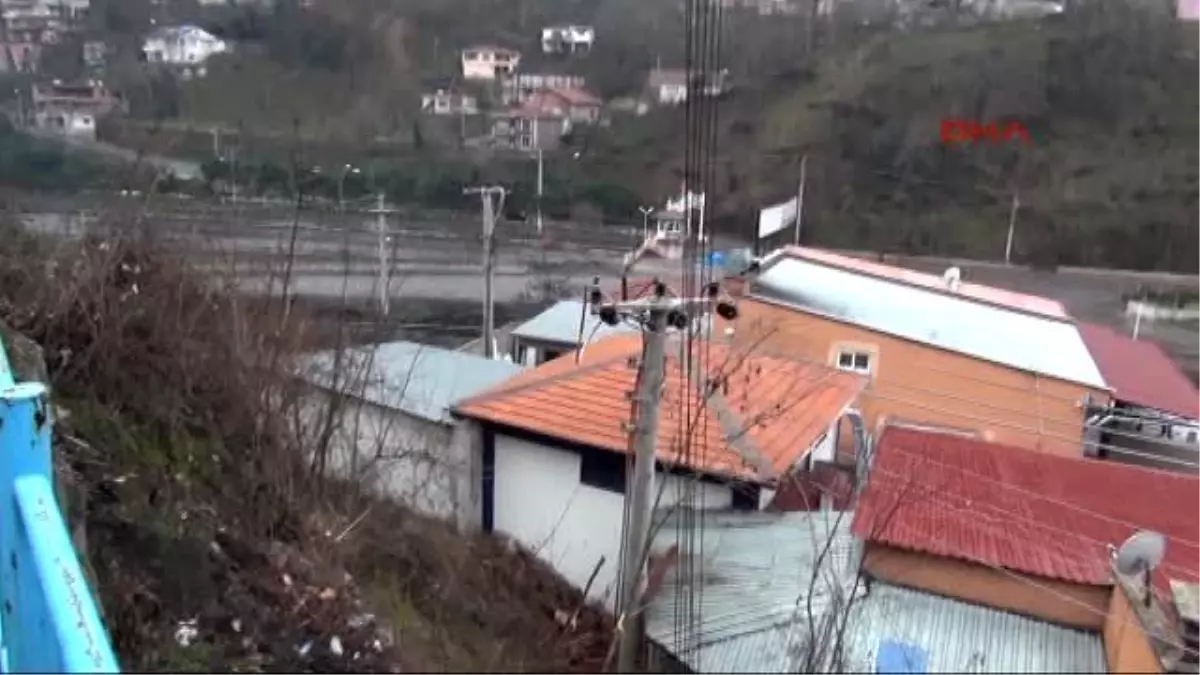 Zonguldak Kaza Yapan Otomobili Çekiciye Yüklerken Akıma Kapılıp Yaralandı