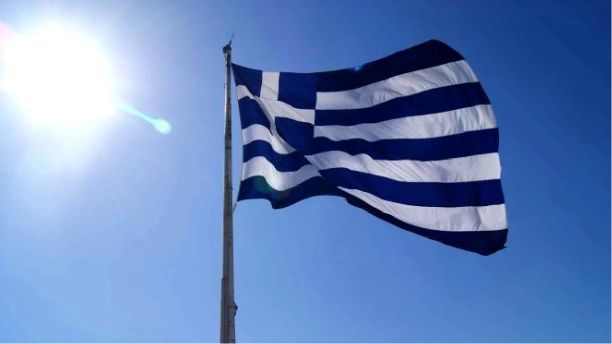 AB, Yunanistan'a Schengen'de Kalabilmesi İçin 3 Ay Süre Tanıdı