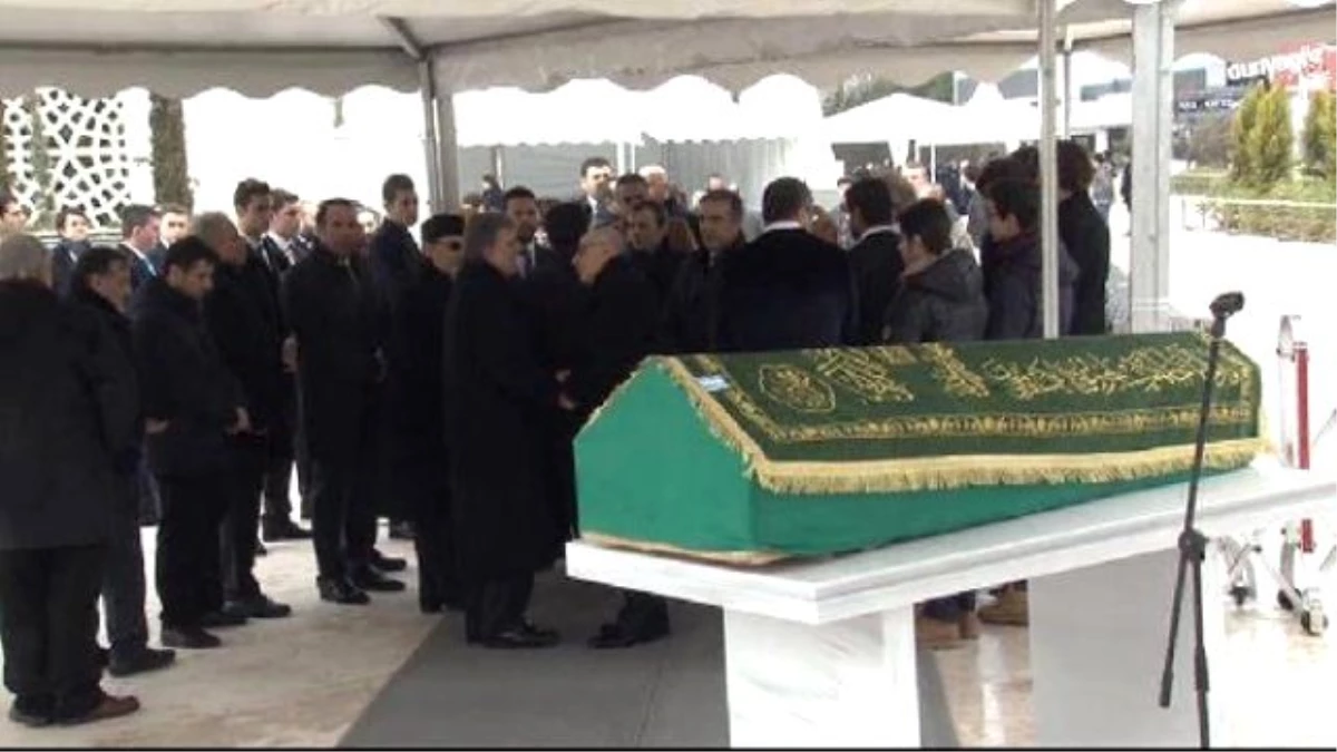 Hayrünnisa Gül, Babasının Cenazesinde Gözyaşlarına Boğuldu