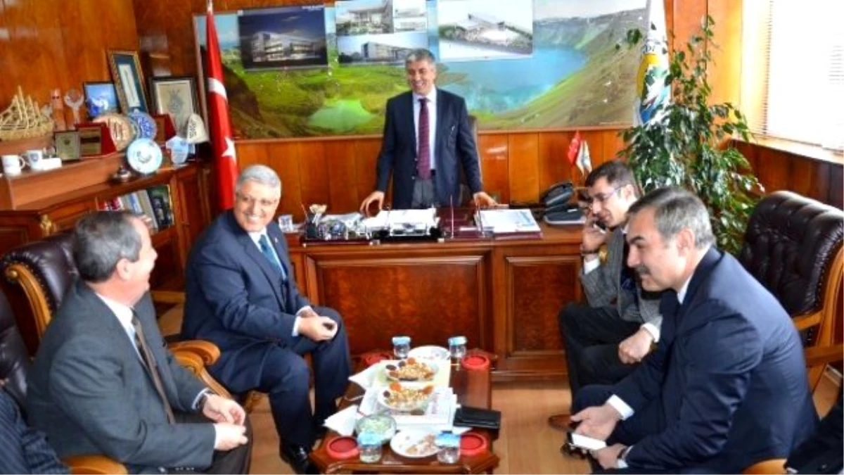 AK Parti Genel Başkan Yardımcısı Demiröz Tatvan\'ı Ziyaret Etti