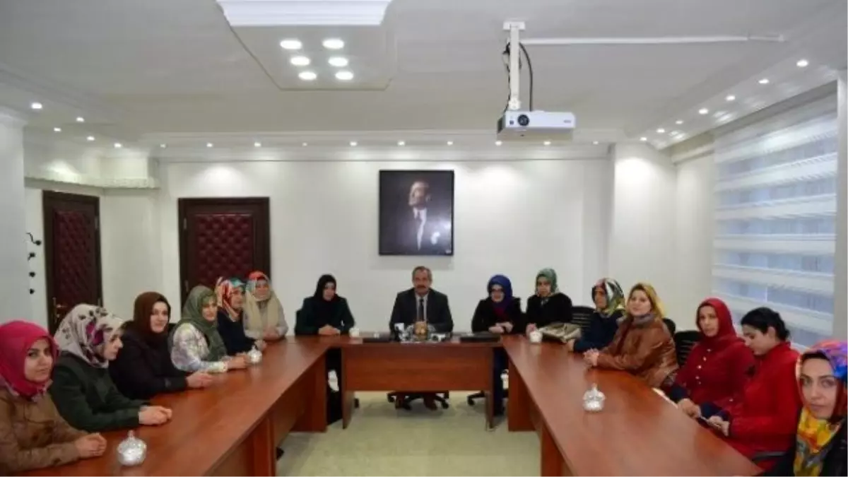 AK Parti Kadın Kollarından Başkan Necati Gürsoy\'a Ziyaret