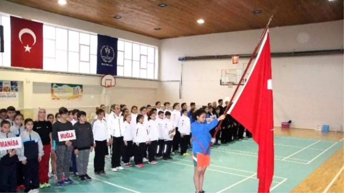 Badminton Çeyrek Final Müsabakaları Bilecik\'te Başladı