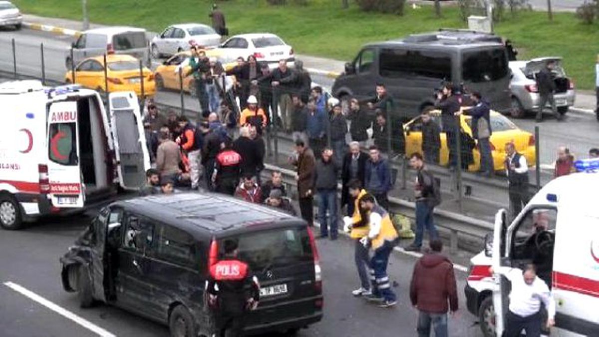 Bahçelievler D-100\'de Kaza: 2 Yaralı