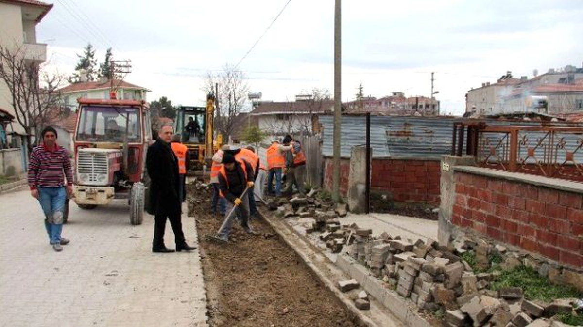 Belediye Hizmetlerini Makam Odası Yerine Sokaklarda Yönetiyor