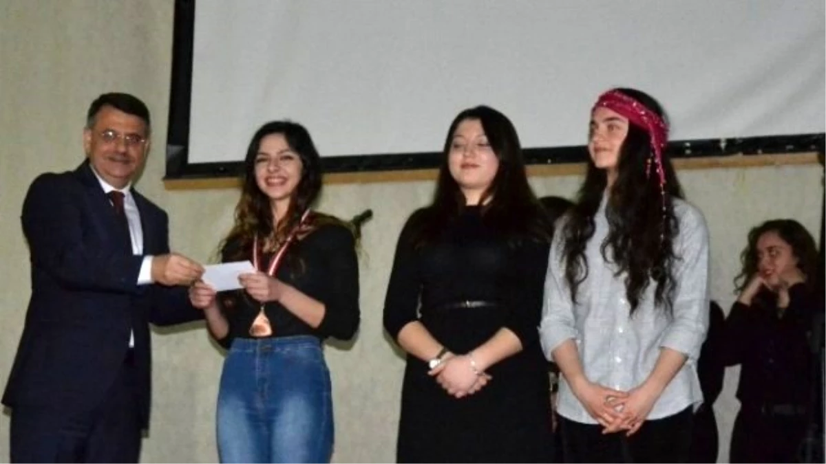 Biga\'da Türk Halk Müziği Yarışması