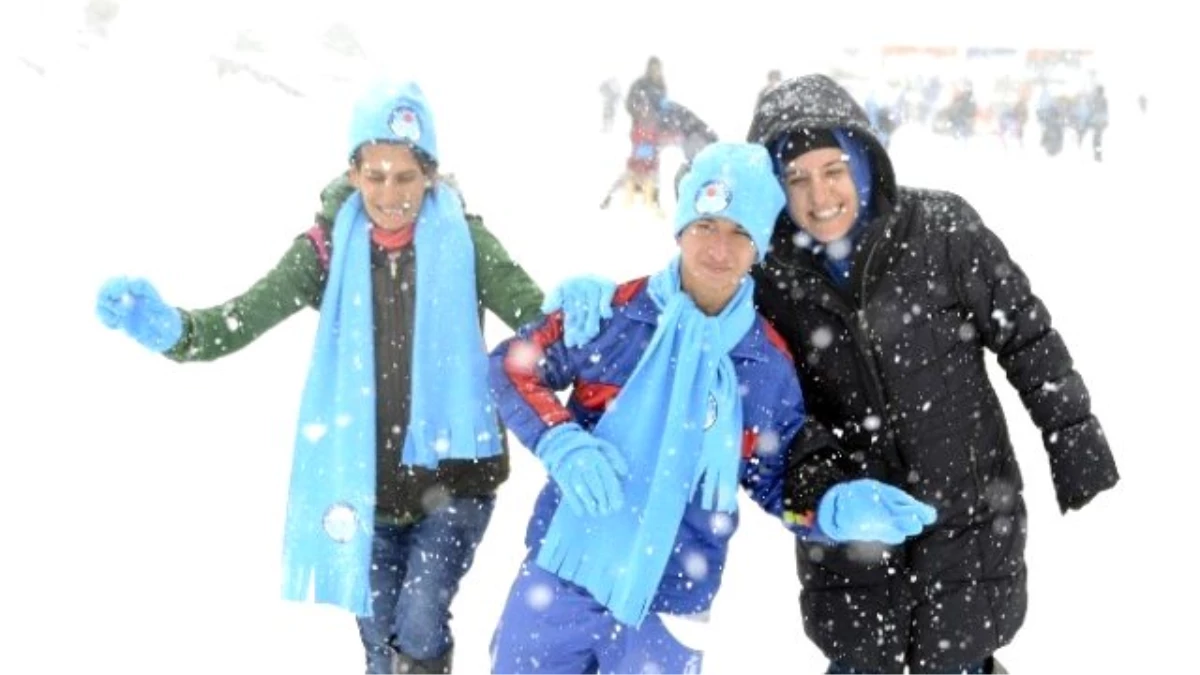 Büyükşehir Belediyesi Engelli Çocukları Karla Buluşturdu