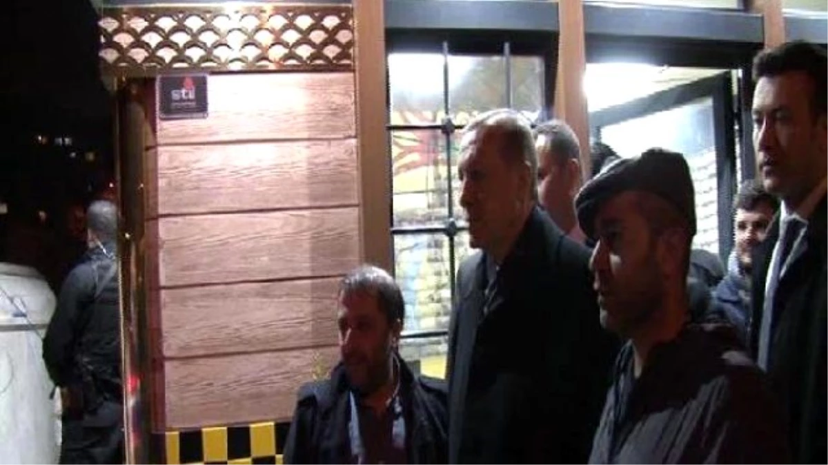 Cumhurbaşkanı Erdoğan Huber Köşkü\'ne Giderken Taksicileri Ziyaret Etti