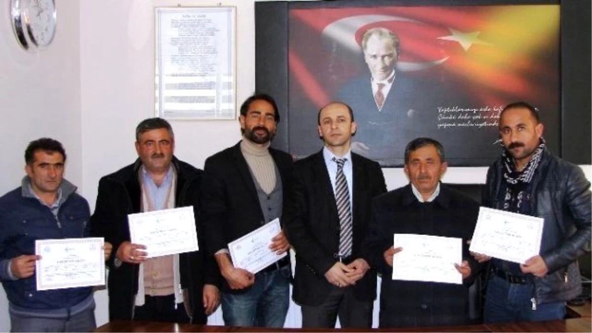 Erciş\'te 23 Kursiyer Sürü Yönetimi Elemanı Sertifikalarını Aldı