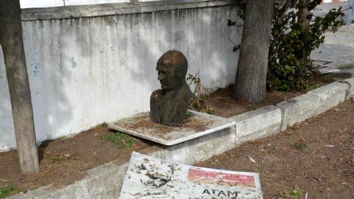 Ergene\'de Atatürk Büstü Tartışması