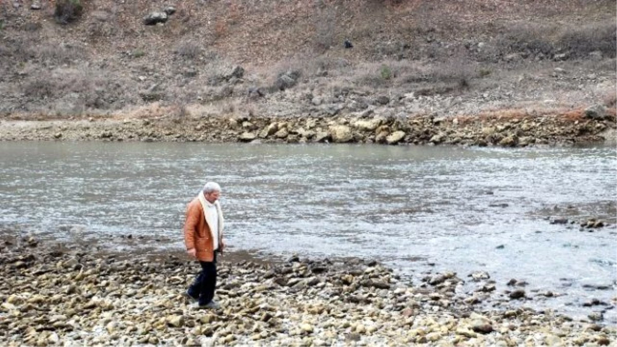 Kayıp Torununu 45 Gündür Kelkit Çayı Kenarında Arıyor