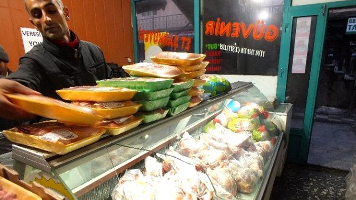 Kendi İmkanlarıyla "Gezen Tavuk Çiftliği\'"Kurdu
