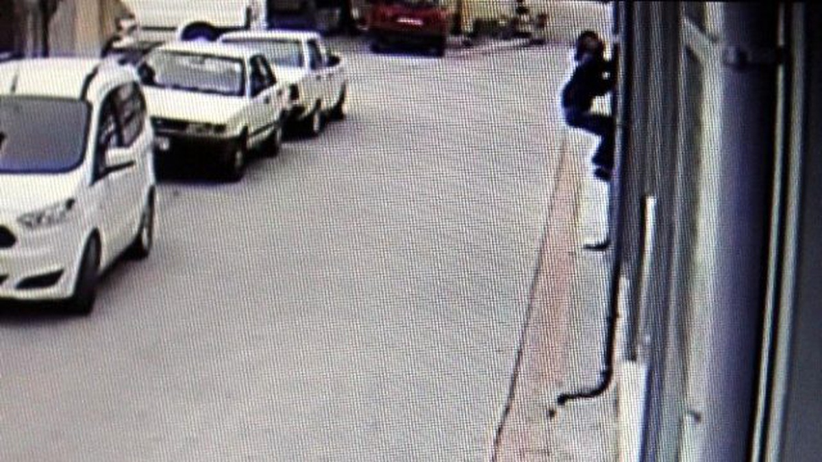Gündüz Vakti Boruya Tırmanıp Girdiği Evi Soydu