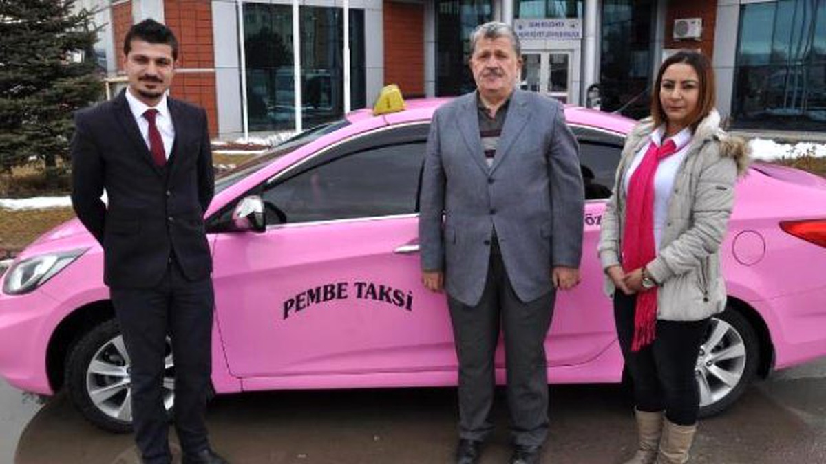 Pembe Taksi Tartışma Konusu Oldu, İsmi Türkçe Yapıldı